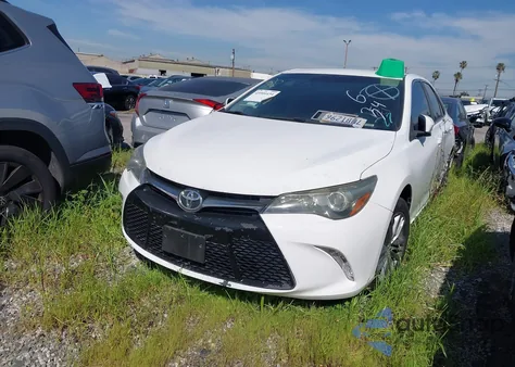 2017 Toyota Camry Se z USA, uszkodzony, nr VIN 4T1BF1FKXHU294481